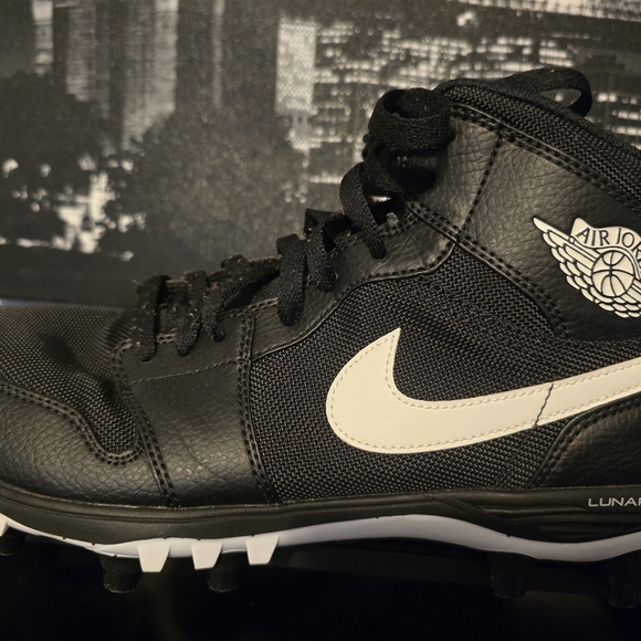 Nike Rare Nike Air Jordan 1 Mid TD Football Cleats AR5604-001 Men's Size 10 - Picture 3 of 6